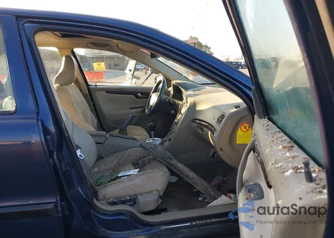 2001 Volvo S60 T5 from USA, damaged, VIN YV1RS53D912010328